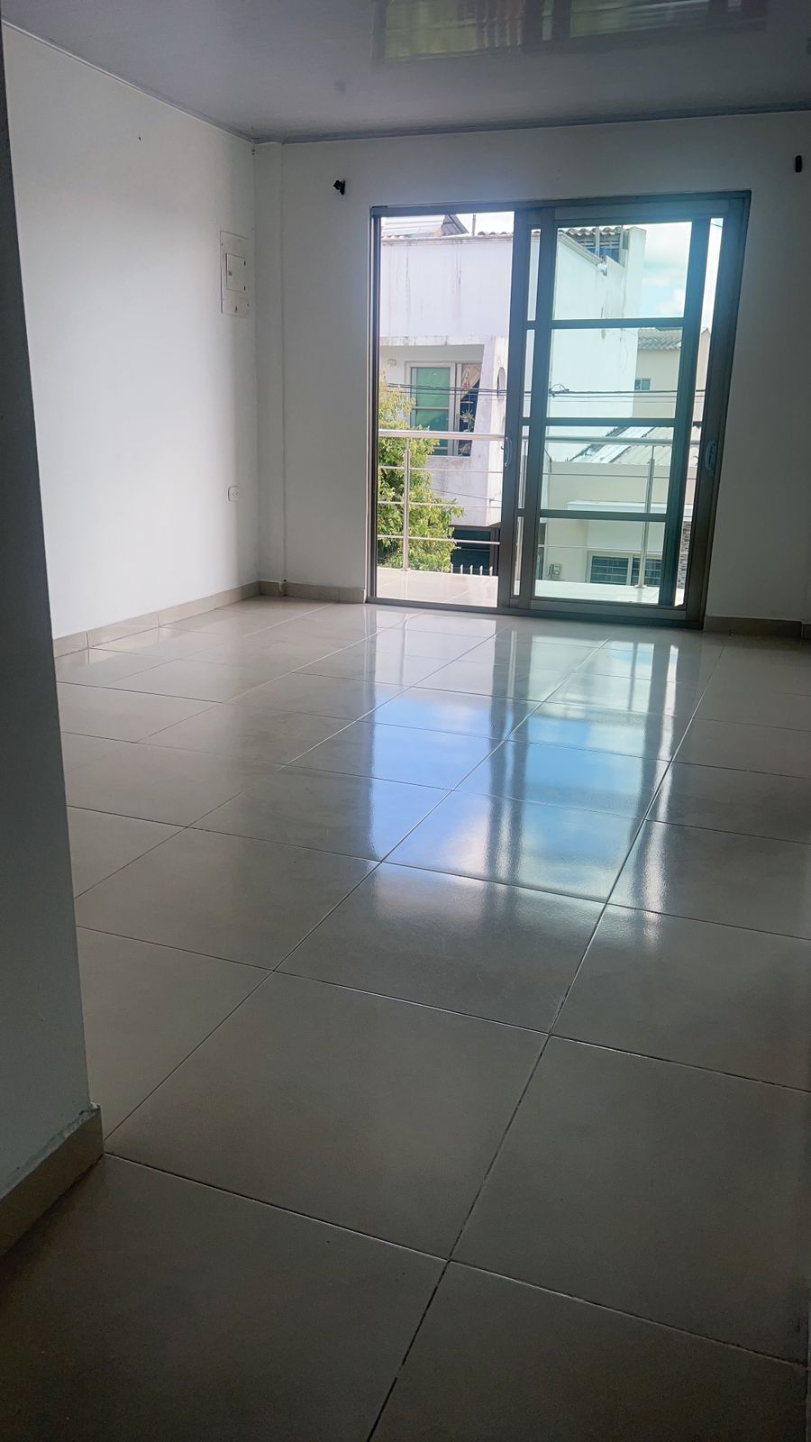 Apartamento en segundo piso en arriendo — Corozal, fotografía 3