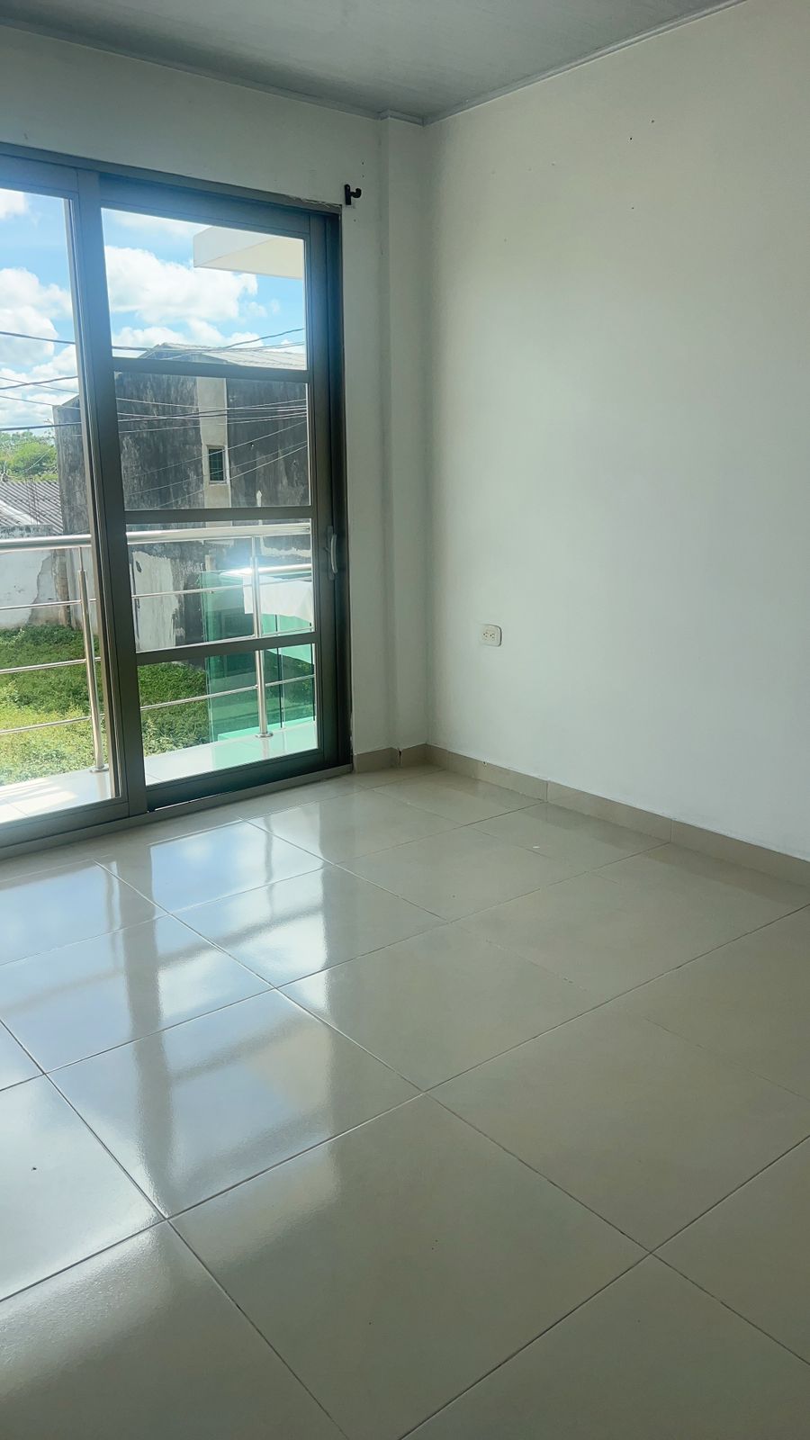 Apartamento en segundo piso en arriendo — Corozal, fotografía 4