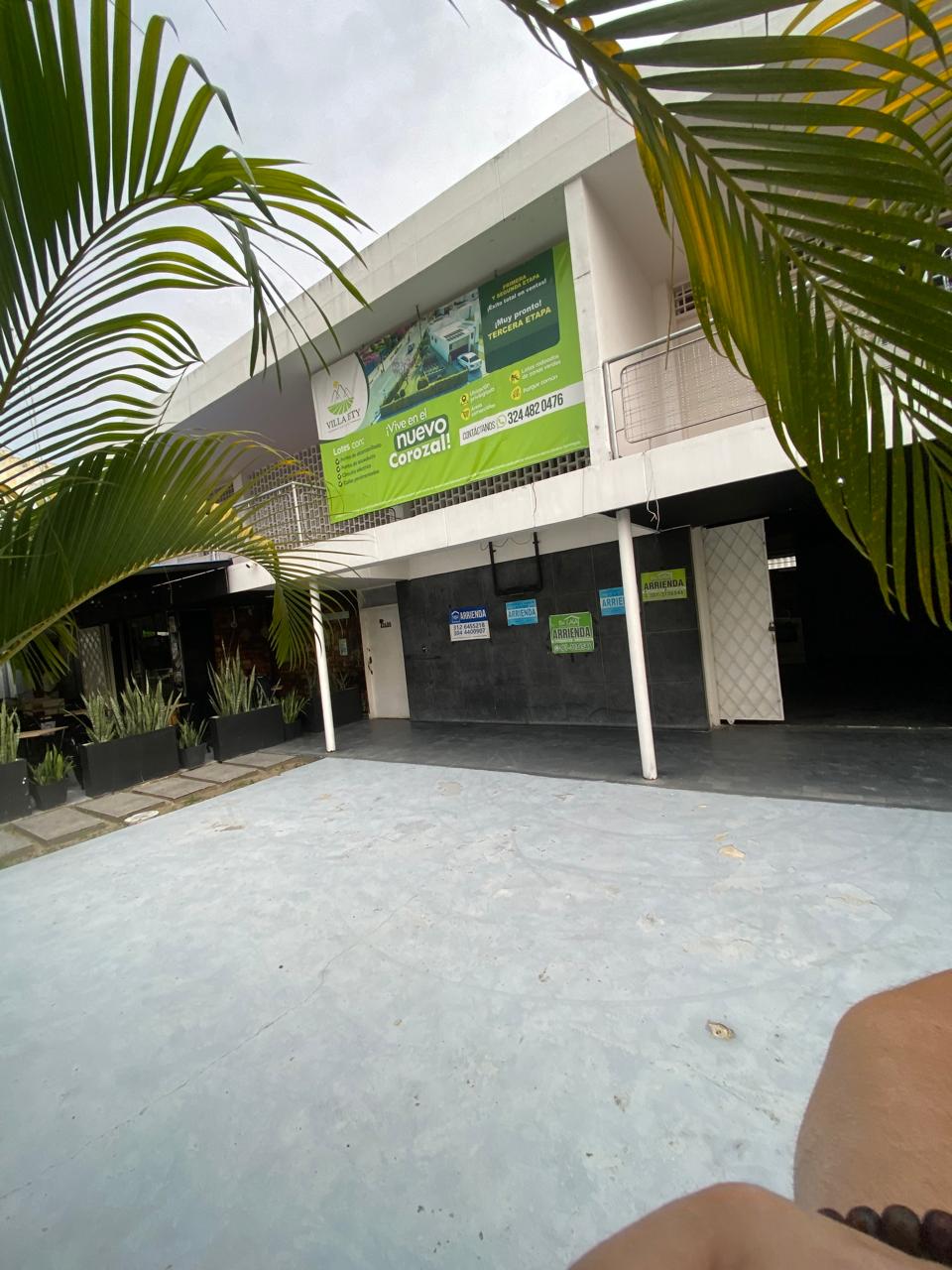 Local comercial con adecuación gastronómica en arriendo — Corozal